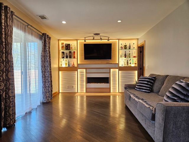 126 Borris Circle, Streamwood, IL 60107