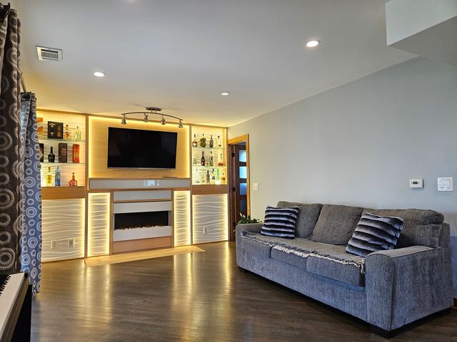 126 Borris Circle, Streamwood, IL 60107