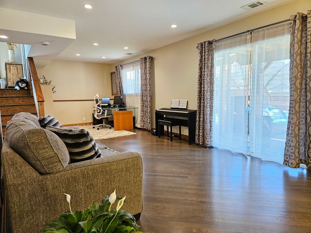 126 Borris Circle, Streamwood, IL 60107