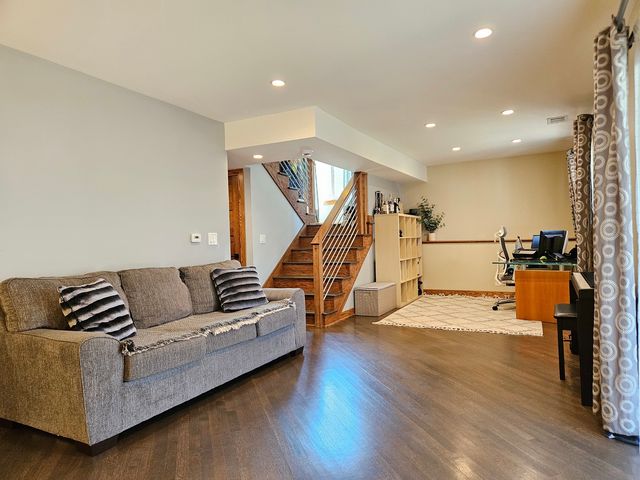 126 Borris Circle, Streamwood, IL 60107