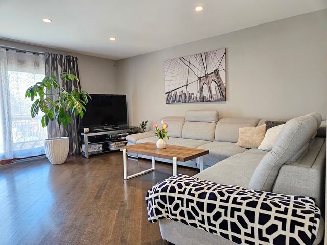 126 Borris Circle, Streamwood, IL 60107