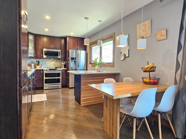 126 Borris Circle, Streamwood, IL 60107