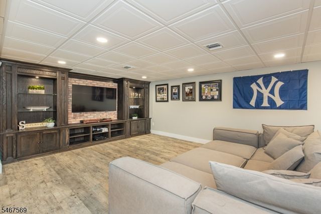 11 Flanders Dr, Montville Twp., NJ 07058