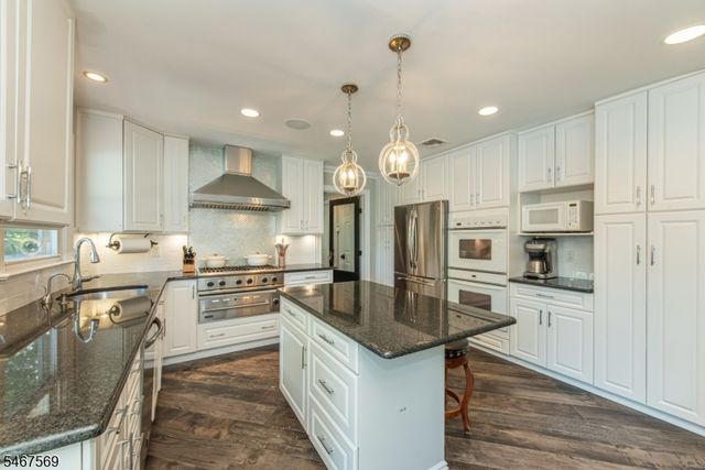 11 Flanders Dr, Montville Twp., NJ 07058