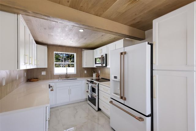 214 85TH STREET, Holmes Beach, FL 34217