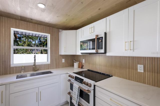 214 85TH STREET, Holmes Beach, FL 34217