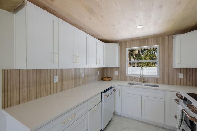 214 85TH STREET, Holmes Beach, FL 34217