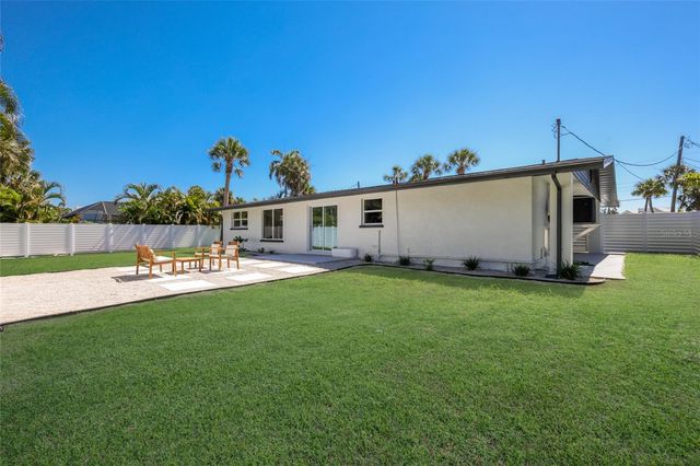 214 85TH STREET, Holmes Beach, FL 34217