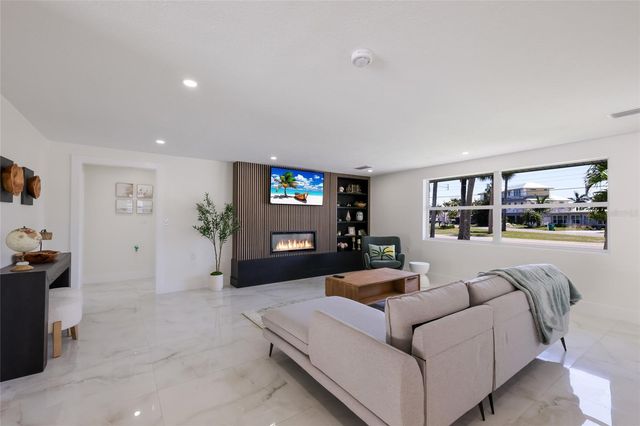 214 85TH STREET, Holmes Beach, FL 34217