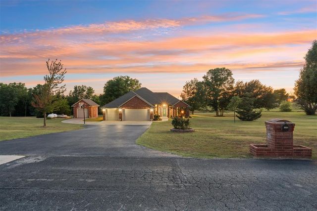 1621 Four Lakes Drive, Blanchard, OK 73010