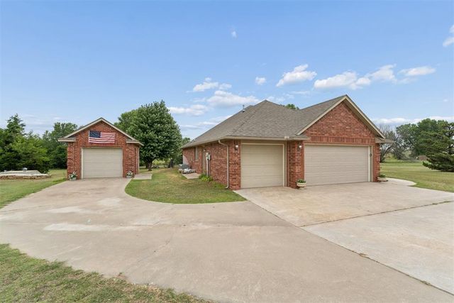 1621 Four Lakes Drive, Blanchard, OK 73010