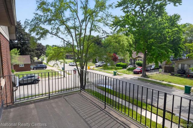 15105 Maplewood Avenue, Eastpointe, MI 48021