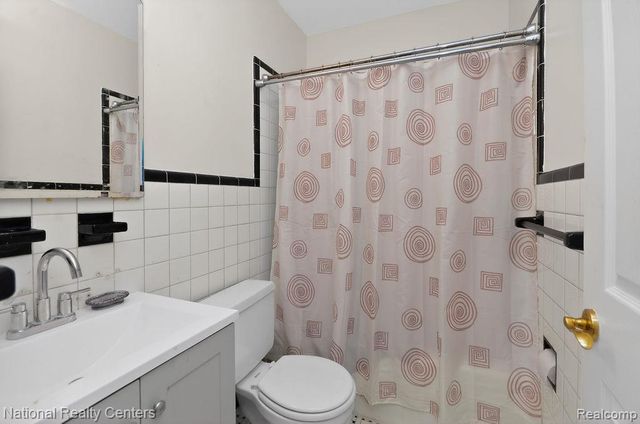 15105 Maplewood Avenue, Eastpointe, MI 48021