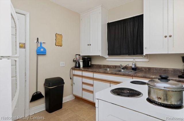 15105 Maplewood Avenue, Eastpointe, MI 48021