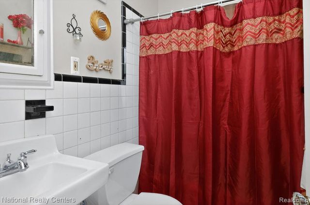 15105 Maplewood Avenue, Eastpointe, MI 48021
