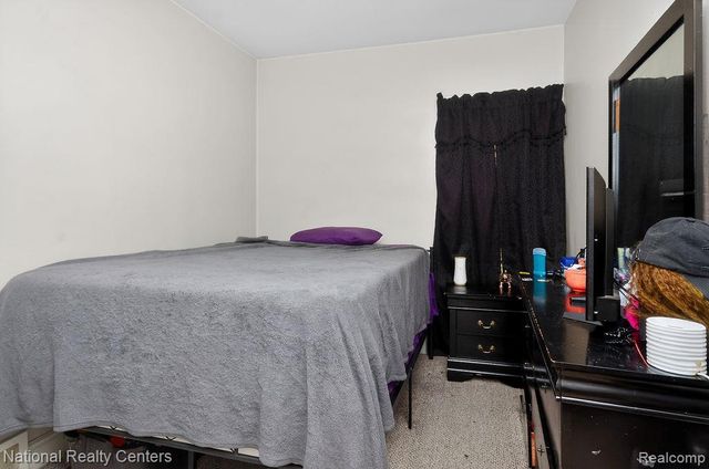 15105 Maplewood Avenue, Eastpointe, MI 48021