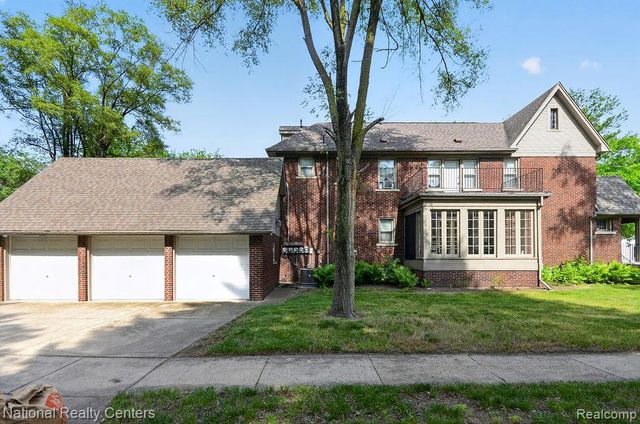 15105 Maplewood Avenue, Eastpointe, MI 48021