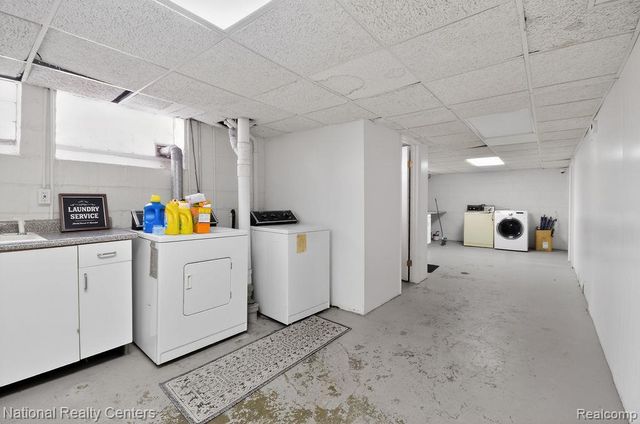 15105 Maplewood Avenue, Eastpointe, MI 48021