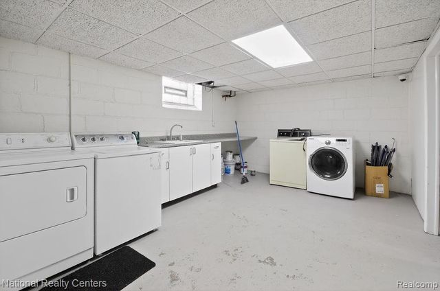 15105 Maplewood Avenue, Eastpointe, MI 48021