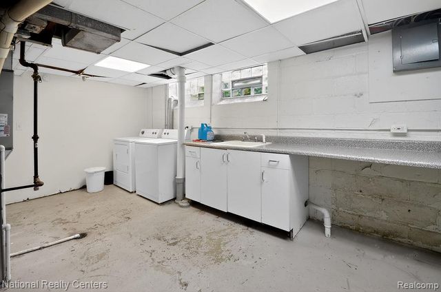 15105 Maplewood Avenue, Eastpointe, MI 48021