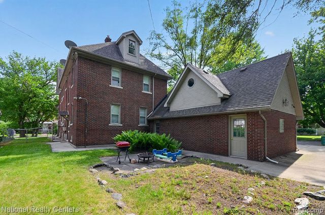 15105 Maplewood Avenue, Eastpointe, MI 48021