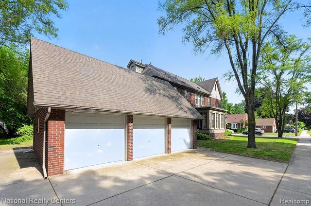 15105 Maplewood Avenue, Eastpointe, MI 48021