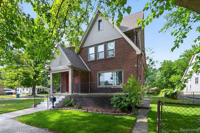 15105 Maplewood Avenue, Eastpointe, MI 48021