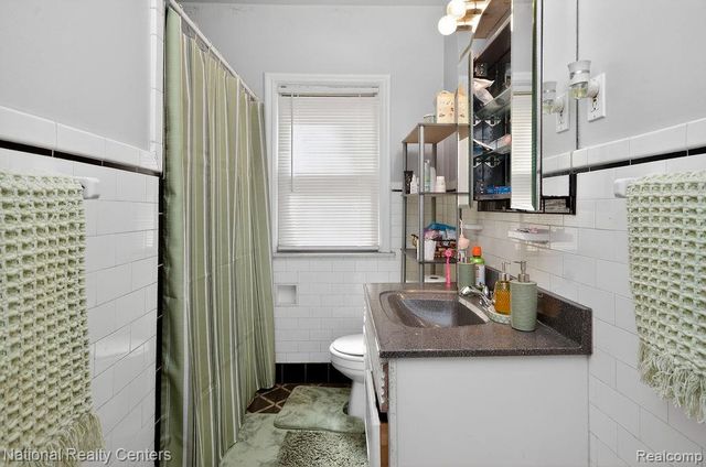 15105 Maplewood Avenue, Eastpointe, MI 48021