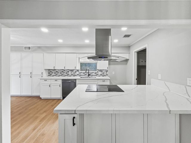 168 Old Bridge Lake Street, Houston, TX 77069