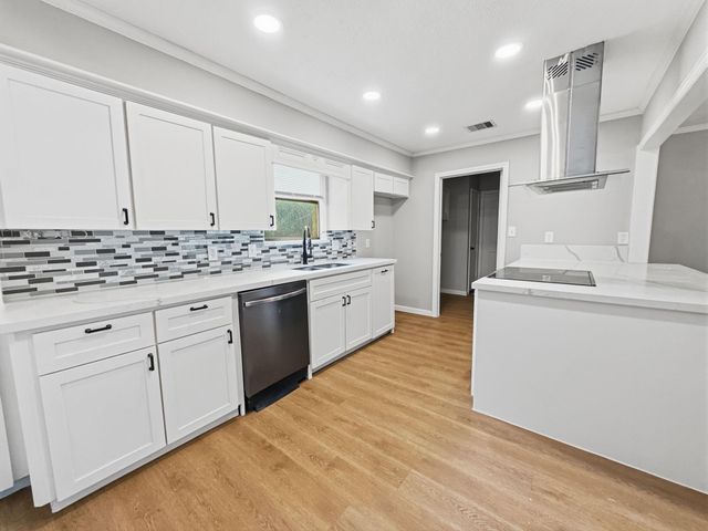 168 Old Bridge Lake Street, Houston, TX 77069