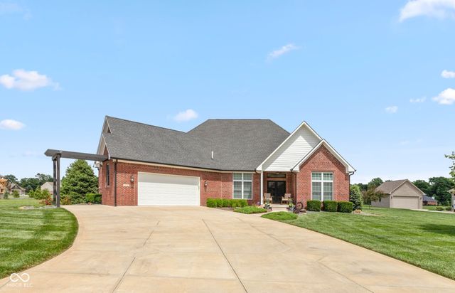 1055 Golden Leaf Drive, Martinsville, IN 46151