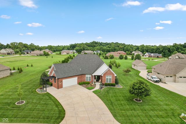 1055 Golden Leaf Drive, Martinsville, IN 46151