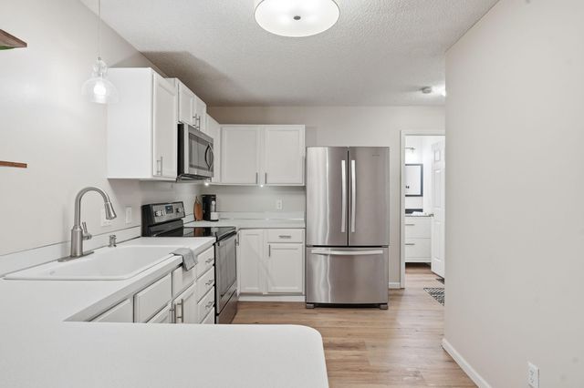 8864 Spring Lane, Woodbury, MN 55125