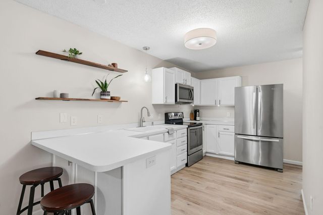 8864 Spring Lane, Woodbury, MN 55125