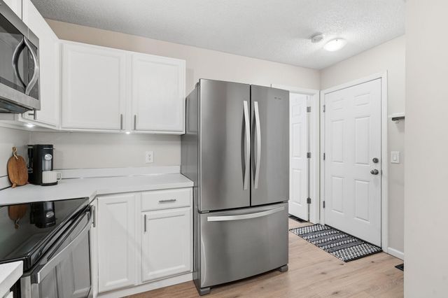 8864 Spring Lane, Woodbury, MN 55125