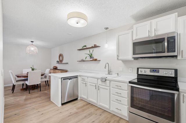 8864 Spring Lane, Woodbury, MN 55125