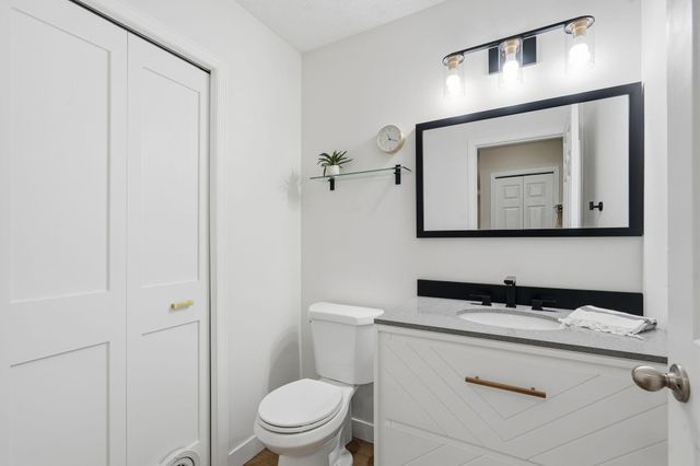 8864 Spring Lane, Woodbury, MN 55125