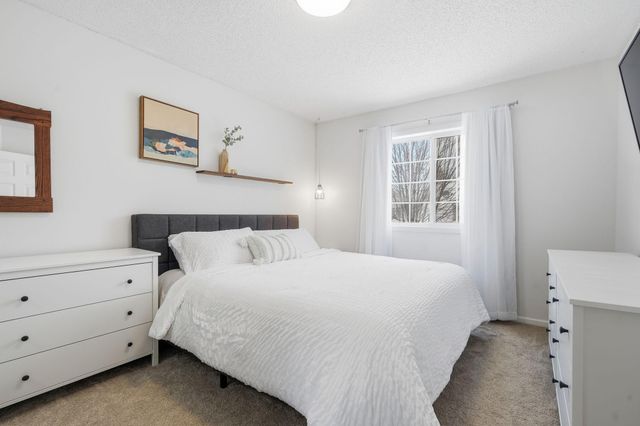 8864 Spring Lane, Woodbury, MN 55125