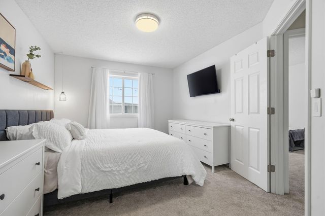 8864 Spring Lane, Woodbury, MN 55125