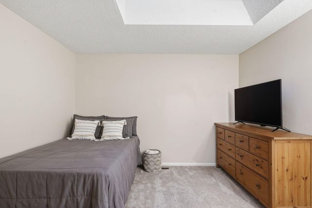 8864 Spring Lane, Woodbury, MN 55125