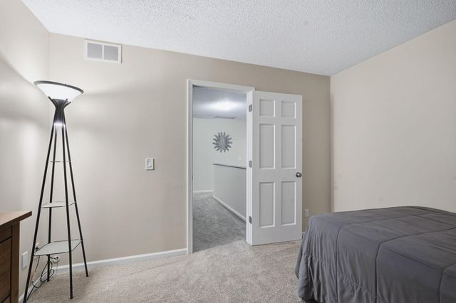 8864 Spring Lane, Woodbury, MN 55125