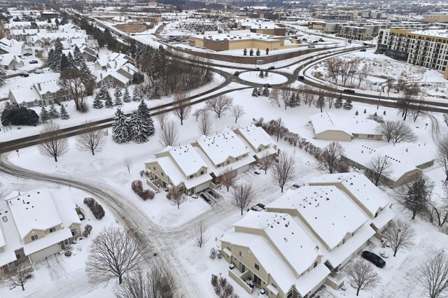 8864 Spring Lane, Woodbury, MN 55125