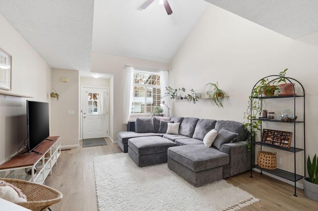 8864 Spring Lane, Woodbury, MN 55125