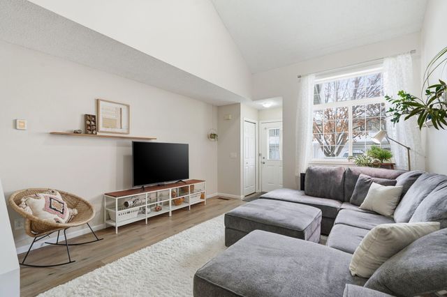 8864 Spring Lane, Woodbury, MN 55125