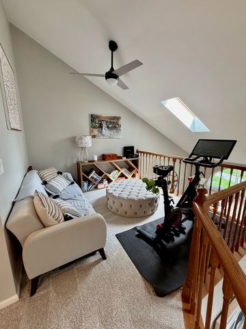 1353 Ridgefield Circle 1353, Carol Stream, IL 60188