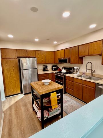 1353 Ridgefield Circle 1353, Carol Stream, IL 60188