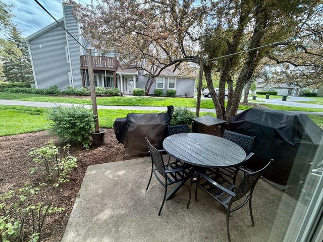 1353 Ridgefield Circle 1353, Carol Stream, IL 60188