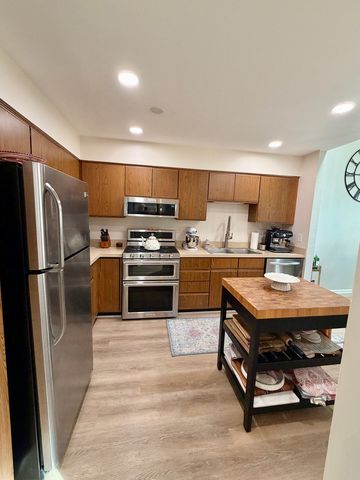 1353 Ridgefield Circle 1353, Carol Stream, IL 60188
