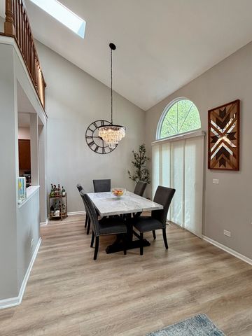 1353 Ridgefield Circle 1353, Carol Stream, IL 60188