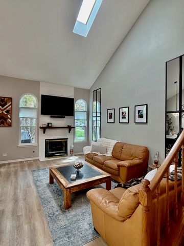 1353 Ridgefield Circle 1353, Carol Stream, IL 60188